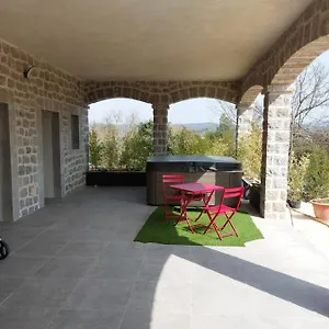 le-mas-des-roches-jacuzzi-privatif.hotels-rhonealpes.com/